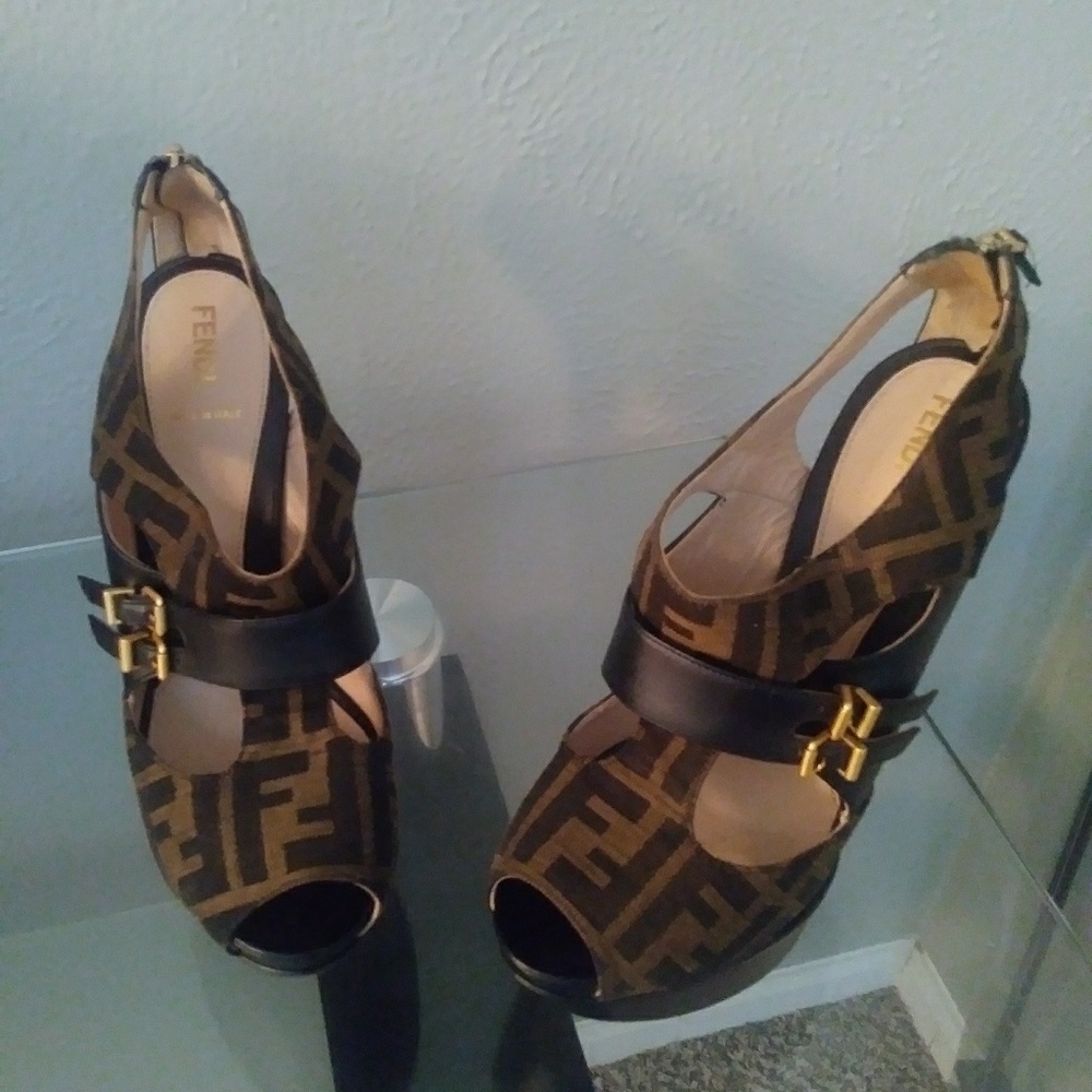 Womens Rare Fendi Signature Brown Heels Size 9 - Picture 3 of 8
